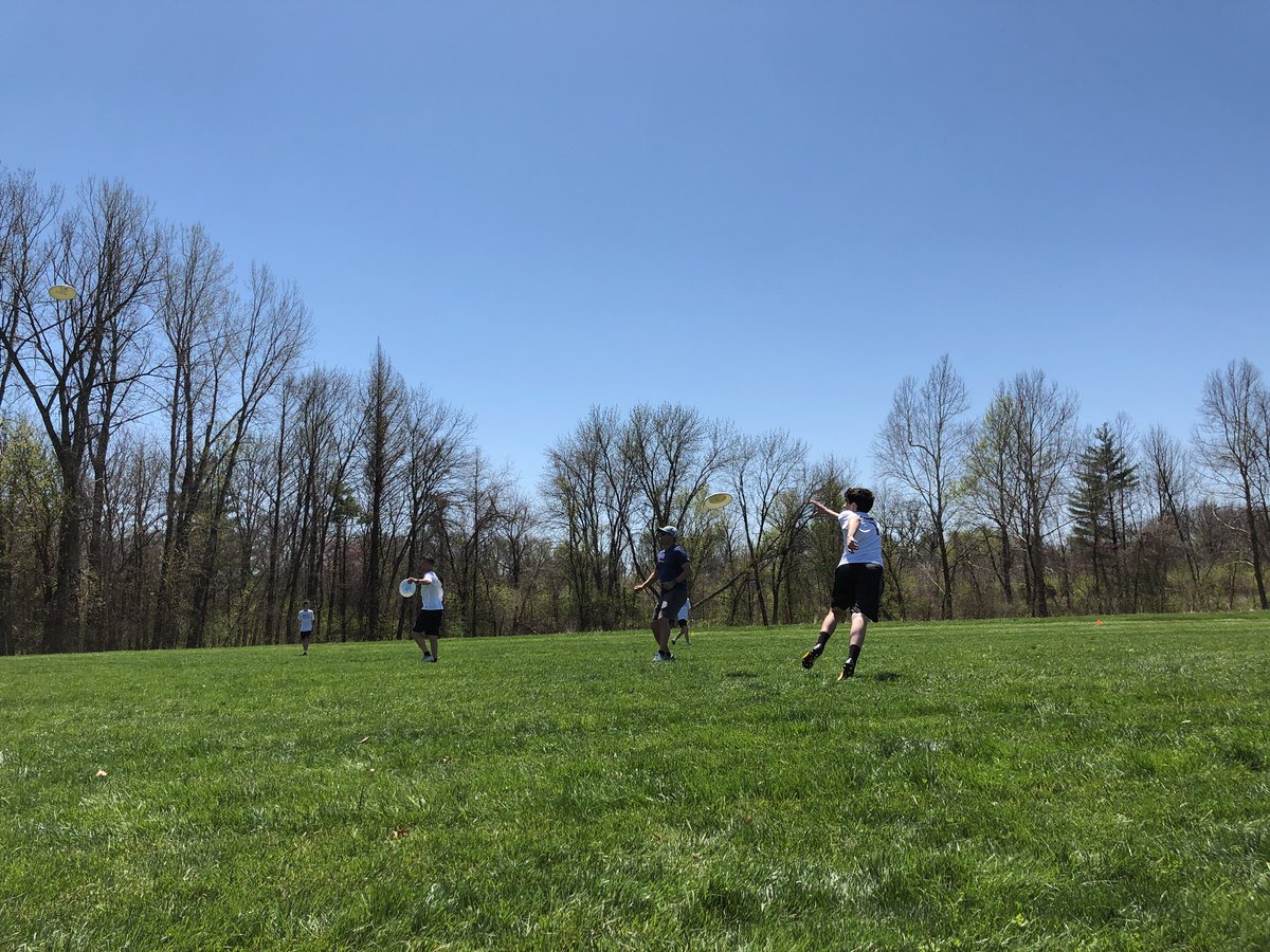 sme_ultimate's tweet photo. Bracket play against rockhurst starts soon!!! @KCYouthUltimate https://t.co/VYh6nxto1a