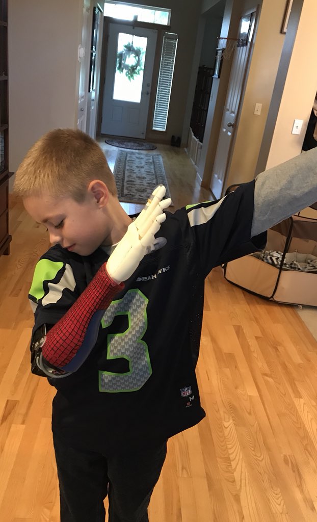 niko_seattle's tweet photo. Welcome to the @Seahawks @Shaquemgriffin !!! https://t.co/GWfJifOqz9