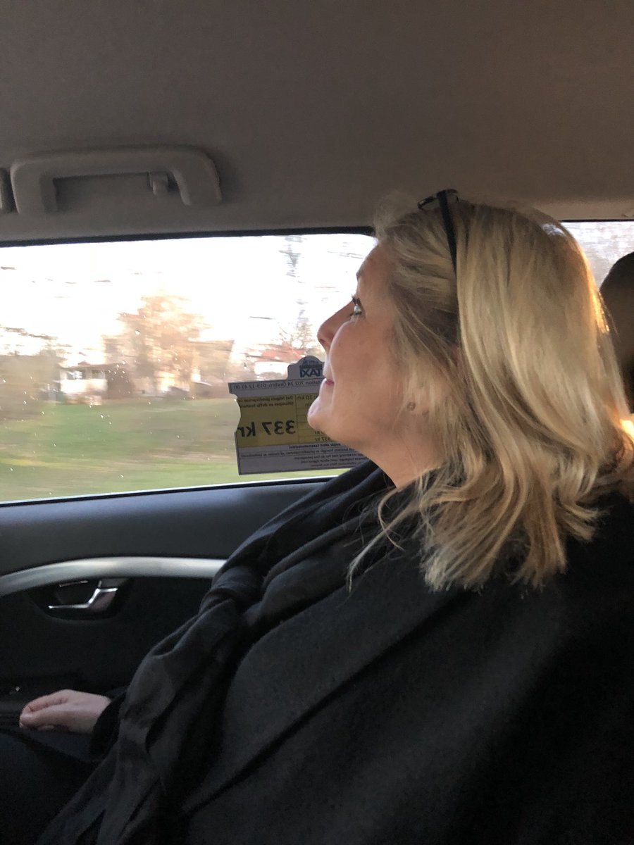 Ujander's tweet image. Nu tar jag en nybakad 55 åring ut i Örebros nattliv