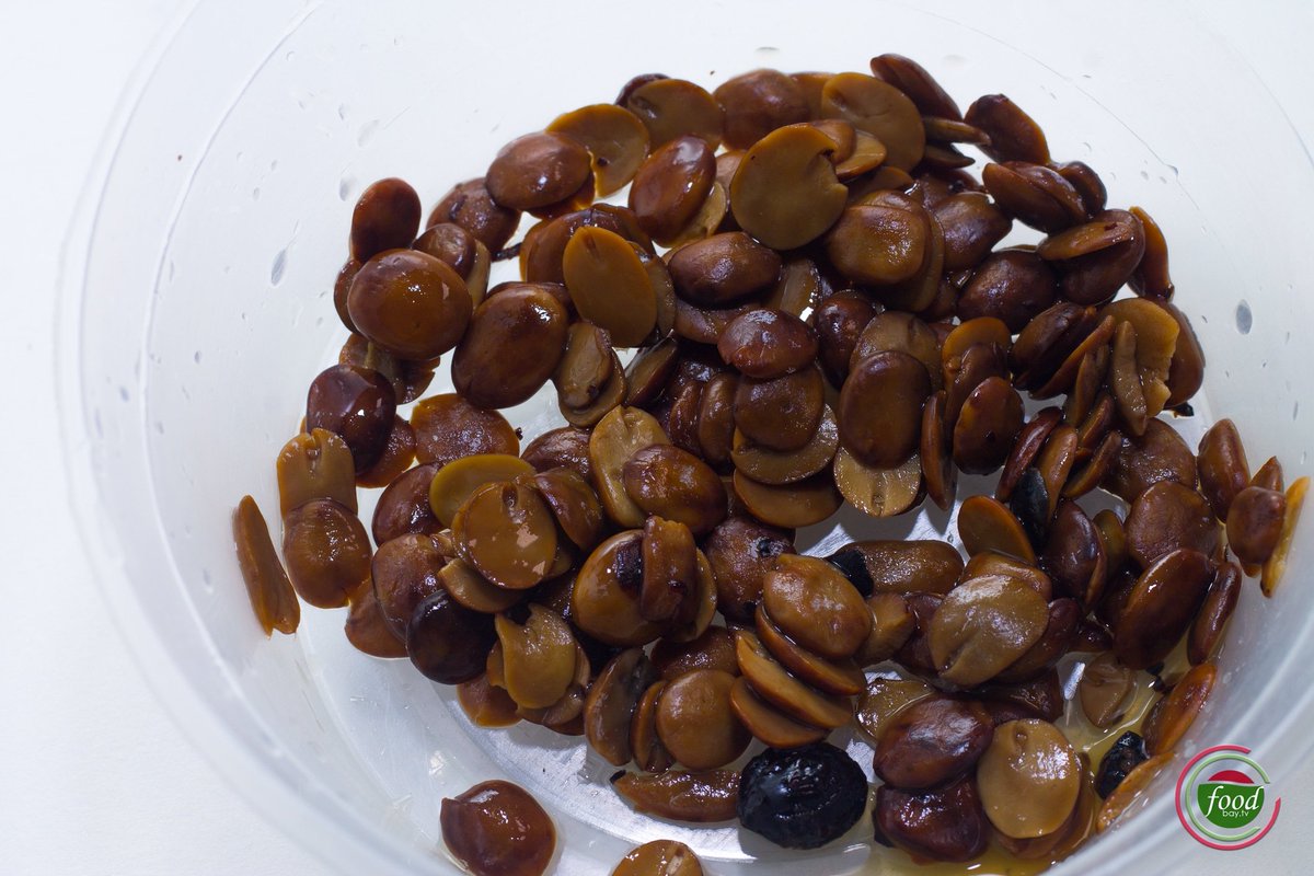FoodbayTv's tweet photo. RT if you like to cook with locust bean aka 'iru' or 'dawa-dawa'
#naijafood #foodporn #foodbaytv #locustbean #iru https://t.co/Kkim9yHmgA