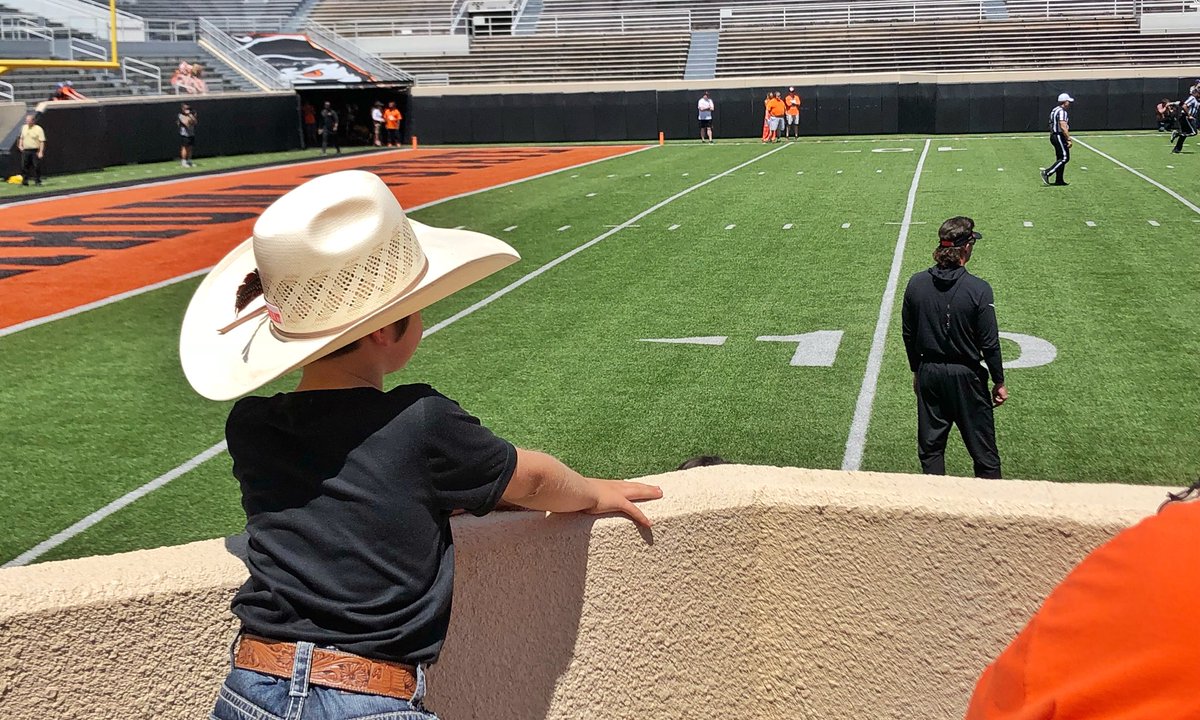 BlayzeFallis's tweet photo. Spring game....... 🤠 @CoachGundy https://t.co/IrFiPrQcK6