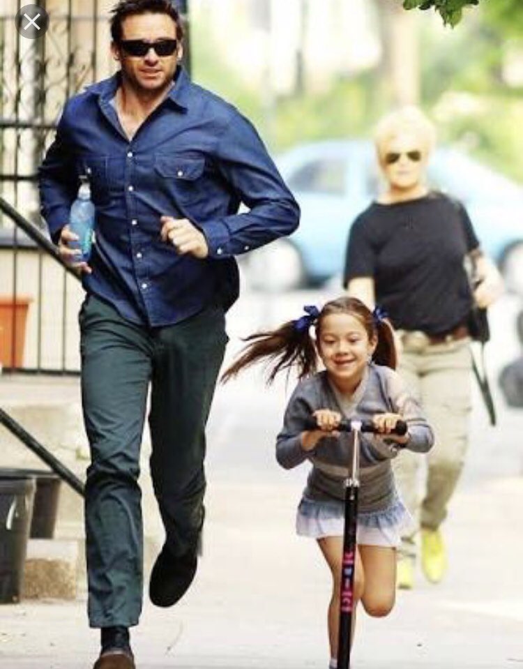 R 歌って踊れて笑顔素敵であんな完璧で 奥さんと子供たち大切にしてて あーーーーー ヒュージャックマンと結婚する人生がよかったぁ こんな素敵な男性って存在するんだね T Co Z498xpe3dg Twitter