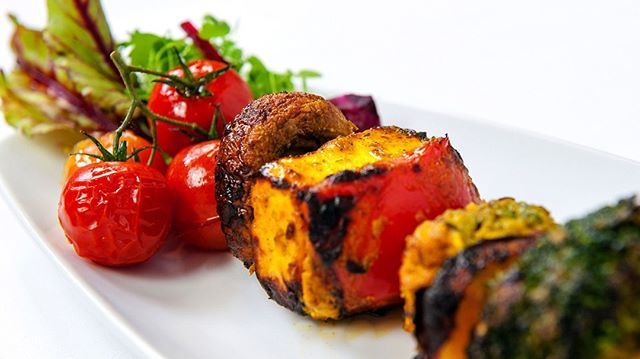 The long established family ran #Southall restaurant @brilliantrestaurantsouthall serves delicious dishes all perfectly spiced. A must to try. What to have? Chicken Pakoras to start and Karahi Prawns for main...so many lovely dishes to choose from. .
.
.… ift.tt/2r7hSgJ