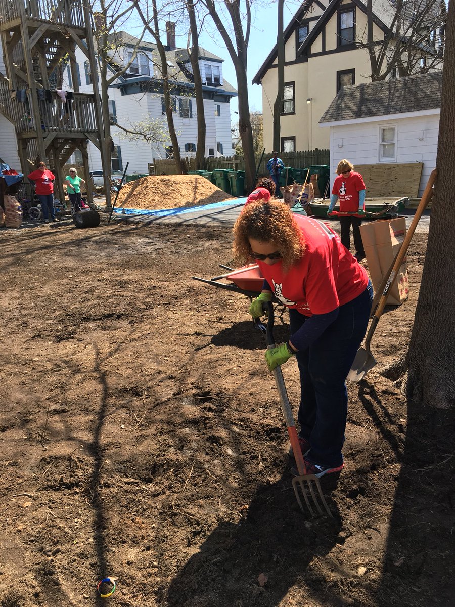 _MamaPat's tweet photo. Did our day of service at the #therealprogram in Lynn. What a wonderful program for kids! #BUDaysofService https://t.co/avyAOXx2nT
