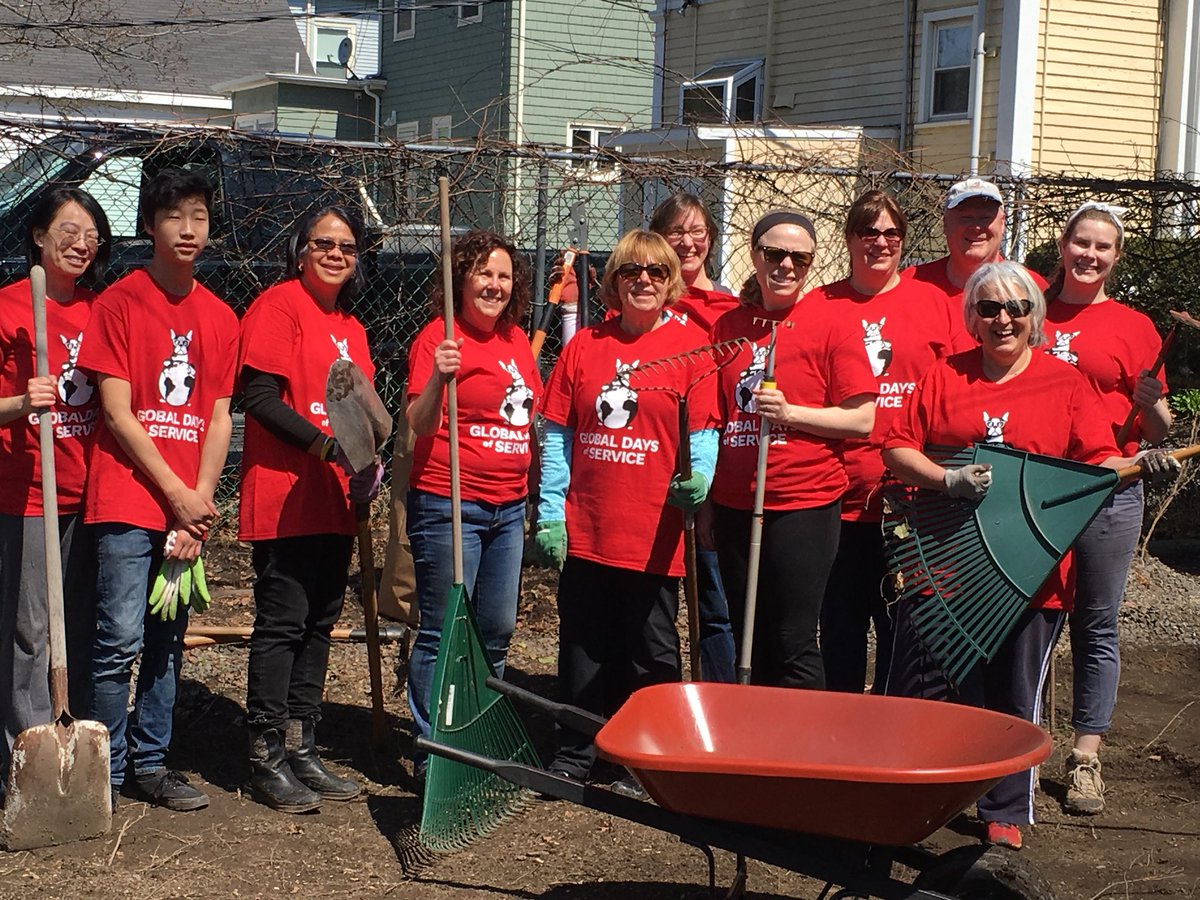 _MamaPat's tweet photo. Did our day of service at the #therealprogram in Lynn. What a wonderful program for kids! #BUDaysofService https://t.co/avyAOXx2nT