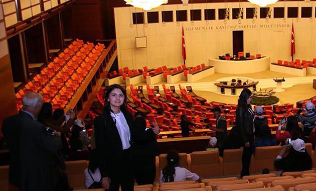 Liseyi bitiremeden AK Parti Mardin Milletvekili aday adayı oldu dha.com.tr/r/1576720