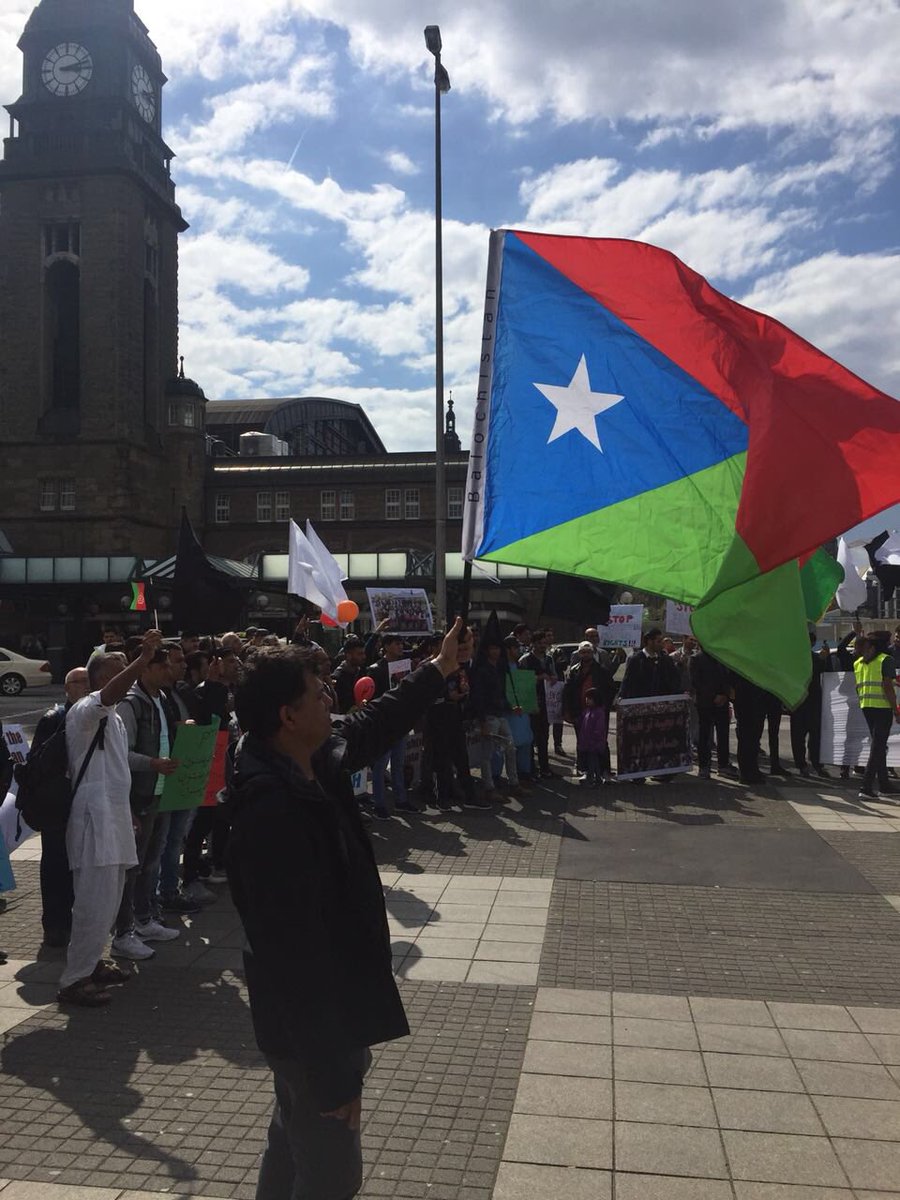 FaizMBaluch's tweet photo. Germany: Afghan community organised a huge rally in support of #PashtunTahaffuzMovement in Hamburg where Baloch activists from Free Balochistan Movement also participated to support PTM and condemn unabated killing of Hazaras by religious extremists. https://t.co/kv0wmyRtXd