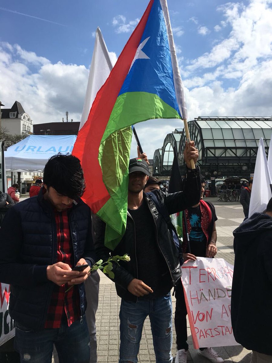 FaizMBaluch's tweet photo. Germany: Afghan community organised a huge rally in support of #PashtunTahaffuzMovement in Hamburg where Baloch activists from Free Balochistan Movement also participated to support PTM and condemn unabated killing of Hazaras by religious extremists. https://t.co/kv0wmyRtXd