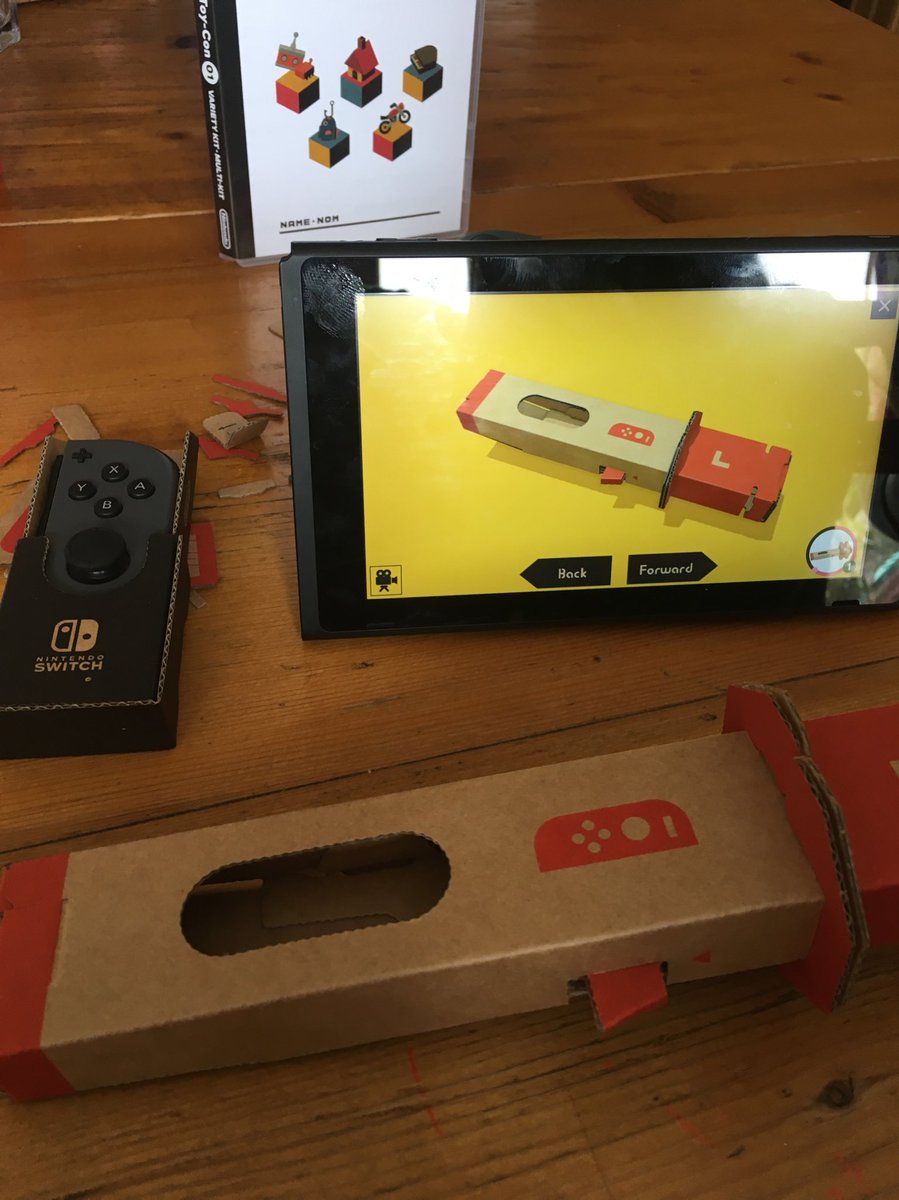TabbyLoaf's tweet photo. Make Play and Discover with  #NintendoLabo #LaboAtGame we had a cheeky go this evening and built the motorbike - great fun to build I'd definitely recommend an AC cable for your screen though + the customisation pack as we didn't get either (will be getting both) very very slick! https://t.co/rRAbCSCVnT