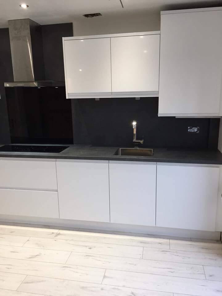 m2minteriors's tweet photo. M2M this Made 2 Measure Kitchen is in White handle less style Gloss Fascia with Cabinetry complete with @HettichUK soft-close hinges & drawer-boxes #Sensys #ArciTech
This style is offered in a palette of in-trend colours of Gloss or Matt Lacquered #kitchen #M2M #fittedkitchen https://t.co/bjXGZImczW