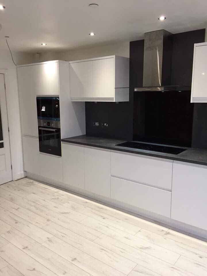 m2minteriors's tweet photo. M2M this Made 2 Measure Kitchen is in White handle less style Gloss Fascia with Cabinetry complete with @HettichUK soft-close hinges & drawer-boxes #Sensys #ArciTech
This style is offered in a palette of in-trend colours of Gloss or Matt Lacquered #kitchen #M2M #fittedkitchen https://t.co/bjXGZImczW