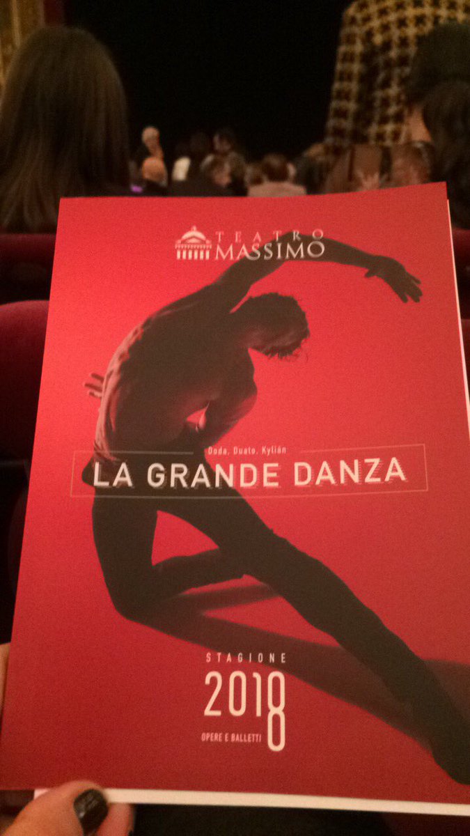 salottopapale's tweet photo. #Duato #Doda #Kylián @teatromassimo https://t.co/IYYoI2cEL4