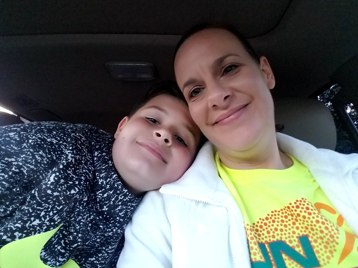 MC_Messick's tweet photo. Two cheerleaders headed for Run United at 6:30 am this morning!!  #Volunteer https://t.co/U748ed33yU