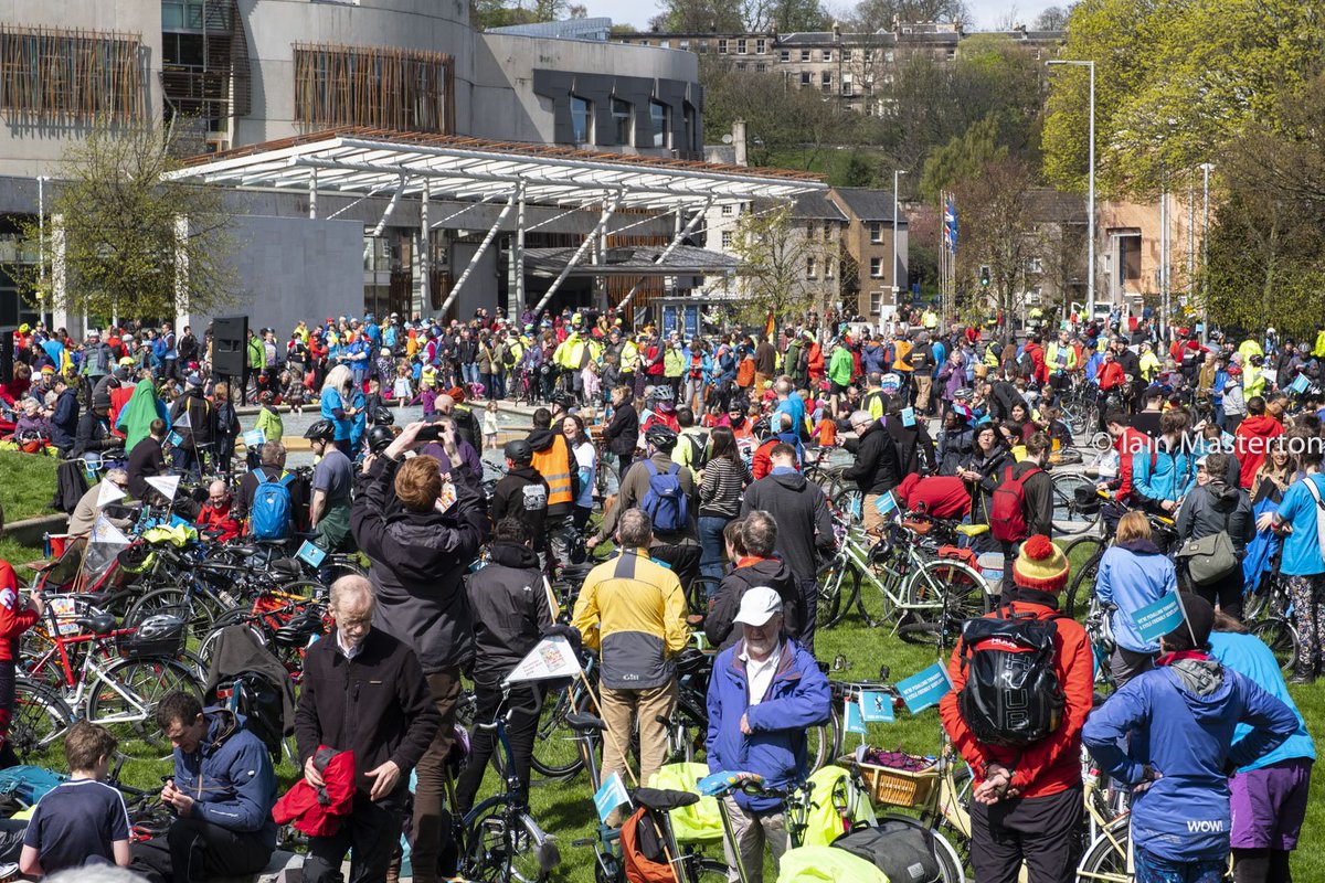 HikingAndNature's tweet photo. A beautiful #cycling day ๐ตโโ๏ธ๐ตโโ๏ธ!
RT @iain_masterton
Pedal on Parliament today in Edinburgh. #pedalonparliament #popScotland #pop2018 #cycling https://t.co/cw5JxQVlzE