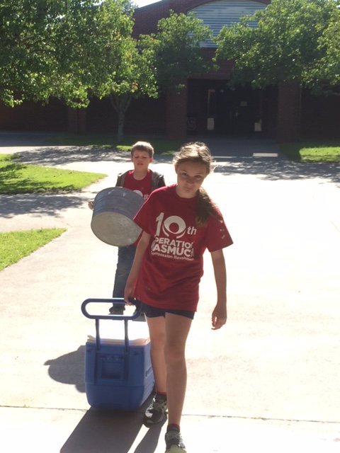 PHeathBranham's tweet photo. Our student bathroom makeovers are getting a huge boost today from the Gilbert faith community. Our students and staff say THANK YOU for BEING difference-makers! #StPaulsLutheran #ShilohUMC #GilbertUMC #FirstCalvary #GoodNewsClub
@GESIndians https://t.co/4QfMbKg932