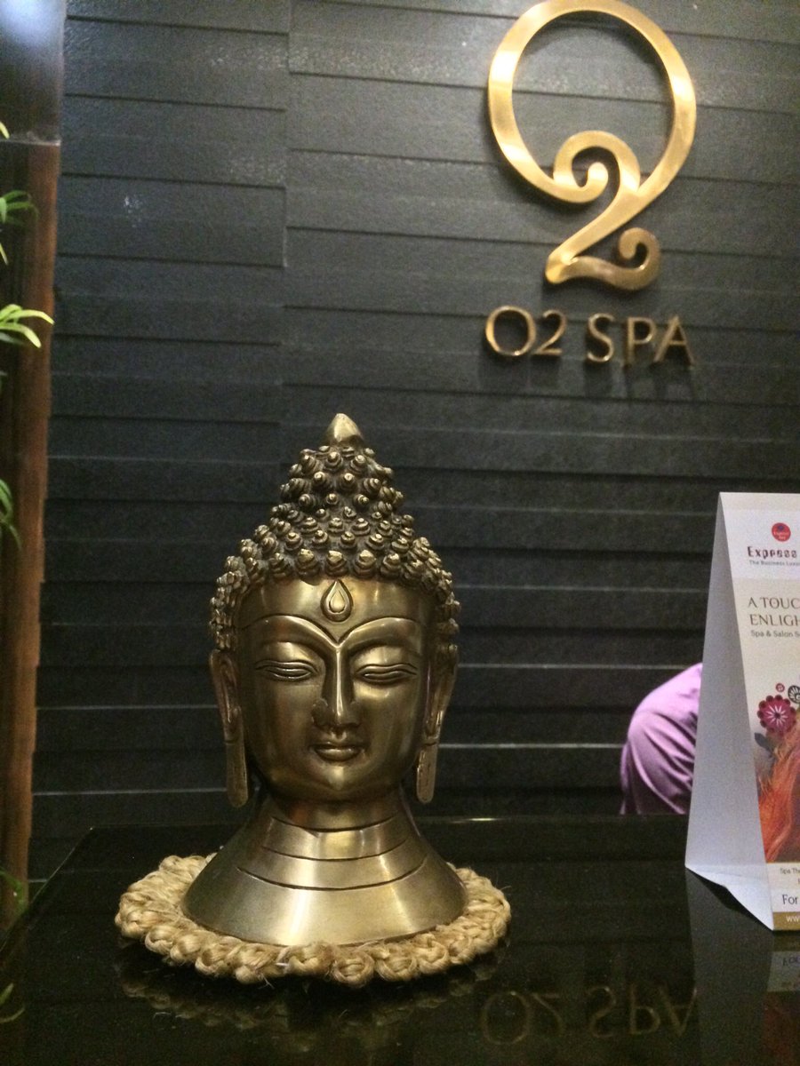 veidehigite's tweet photo. Throwback to a well-spent vacation, in the lap of ultimate rejuvenation at #O2Spa #ExpressInnNashik | Here’s a glimpse of my #footreflexology session, crafted in sheer luxury of soothing relaxation! #preferredhotels #thepreferredlife #preferredcelebrates50 #IndianLuxuryBlogger https://t.co/baujdjhsun