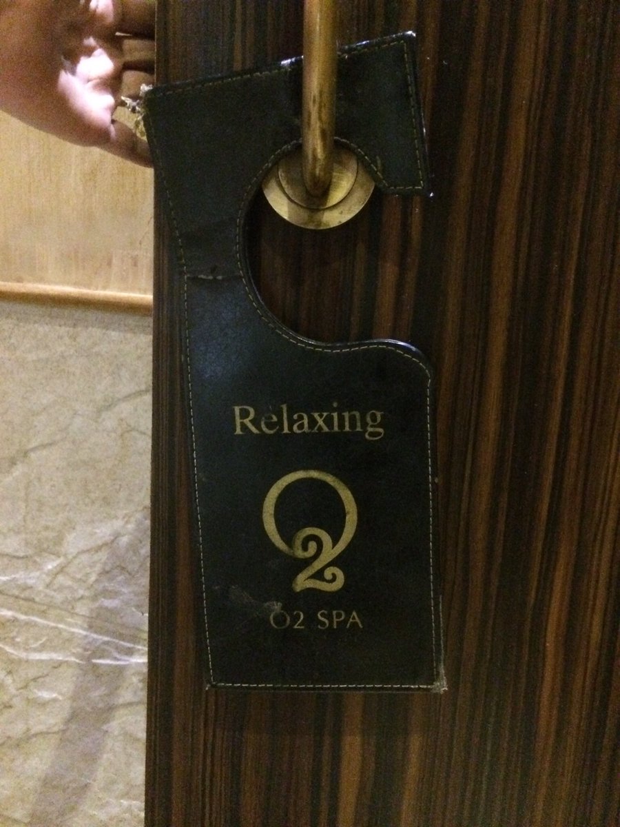 veidehigite's tweet photo. Throwback to a well-spent vacation, in the lap of ultimate rejuvenation at #O2Spa #ExpressInnNashik | Here’s a glimpse of my #footreflexology session, crafted in sheer luxury of soothing relaxation! #preferredhotels #thepreferredlife #preferredcelebrates50 #IndianLuxuryBlogger https://t.co/baujdjhsun