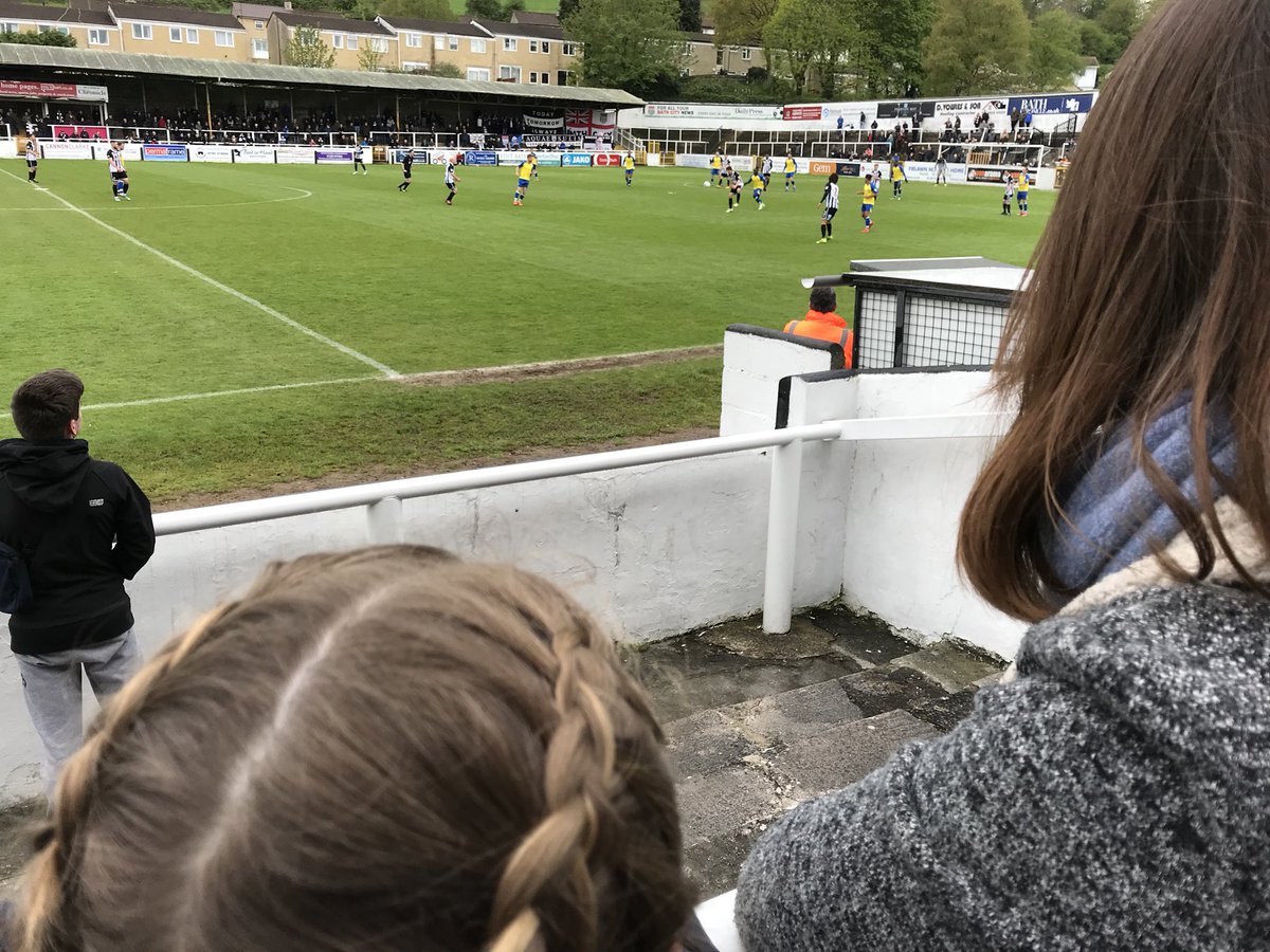 darrenbragg's tweet photo. Saturday afternoon watching @BathCity_FC with the girls.
#Family #SupportTheLocalTeam #Fun https://t.co/mPFmIurEAp