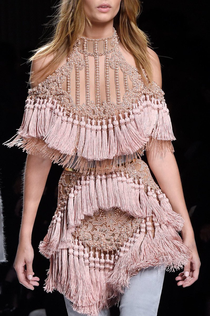 ultcouture's tweet photo. balmain fw 16 https://t.co/0TgLLZGlt6
