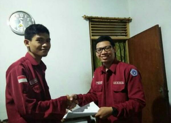 ceotech_stmikh's tweet photo. Selamat Kepada Saudara Ega Awellana Atas Terpilihnya Sebagai Ketua Umum CEOTECH Periode 2018-2019. Semoga Amanah Yang Di Emban Bisa Dilaksanakan Dengan Baik. Aamiin..
#MubesIV
#Ceotech_
#StmikHandayani https://t.co/ka651if9Au