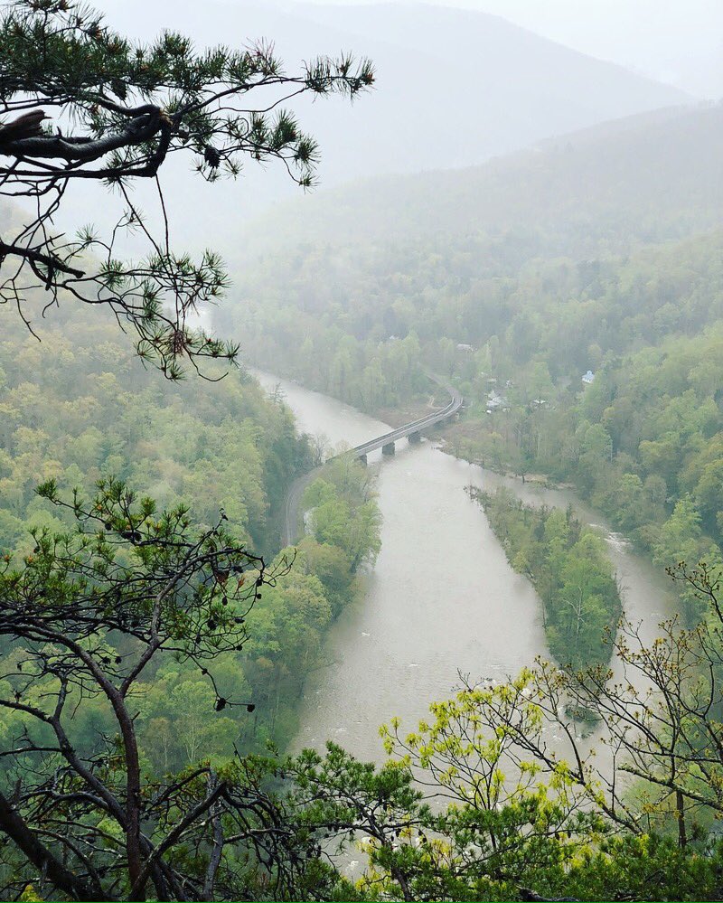 theoutsideways's tweet photo. "Erwin, TN. 
These overlooks are amazing but some of them make me downright dizzy!" Read more about my thru hike at https://t.co/FAa931V9gr https://t.co/uFsRQzUlL5