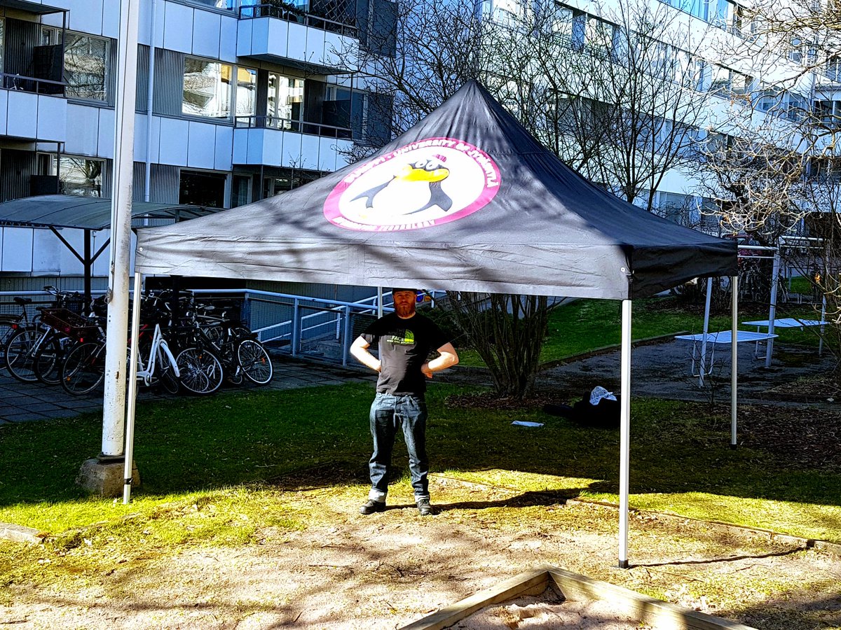 dumppialumnit's tweet photo. Alumniteltta koepystytetty! Vielä kun keksittäis miten tän saa vappuna pelipaikoille. #vappu #dumppiry https://t.co/PQBWYAhlK2