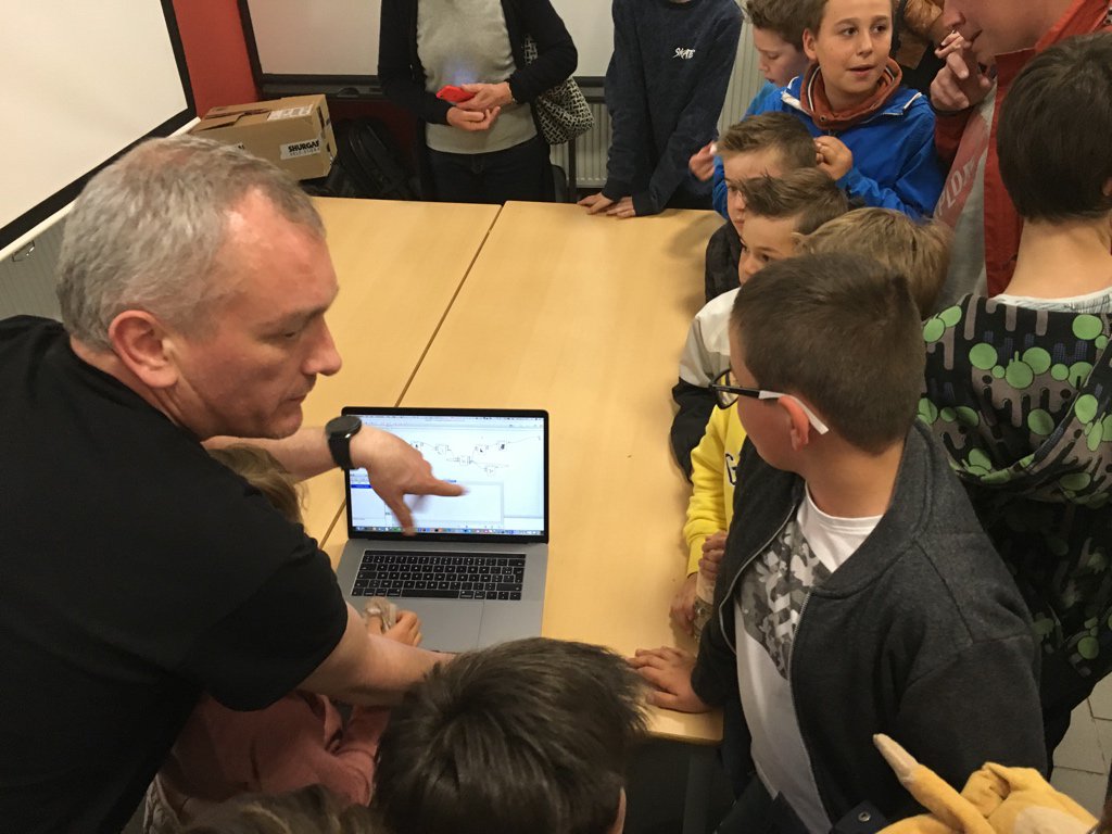 vEDW's tweet photo. It’s demo time #Devoxx4Kids Liège !

@Devoxx4Kids
@wajug @arexoconsulting @isleps https://t.co/G0WeYoJFfk
