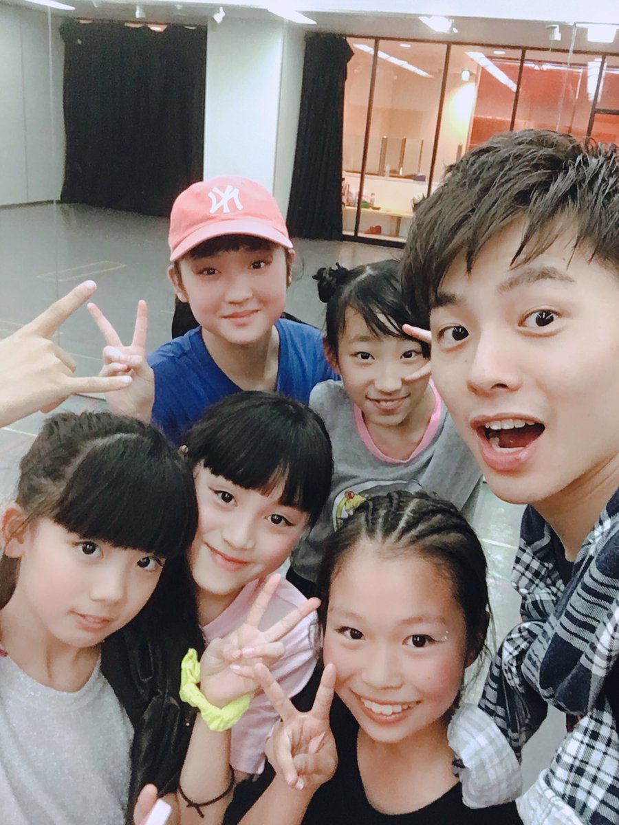 𝘾𝙝𝙞𝙠𝙖𝙮𝙖 A Twitter 京橋にあるキャレスダンススクール 本日からレッスンスタート １３人も来て頂いて馴染みの トモちゃんも来てくれた 有難いね 毎月2週 土曜 19 30 21 00 詳細はその都度載せます Kidsと仲良くなるスピード 笑 お茶目な将来