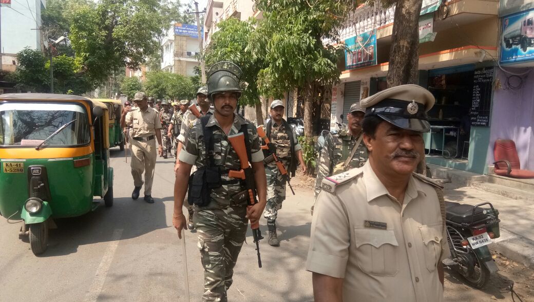 DCPWestBCP's tweet photo. ಇಂದು ಬ್ಯಾಟರಾಯನಪುರ, ಕೆಪಿ ಅಗ್ರಹಾರ &amp; ಜೆ.ಜೆ.ನಗರ ಪೊಲೀಸರು ಅರೆಸೇನಾ ಪಡೆಗಳೊಂದಿಗೆ ವಿಧಾನಸಭೆ ಚುನಾವಣೆ-2018 ರ ಹಿನ್ನಲೆಯಲ್ಲಿ ಠಾಣಾ ಸರಹದ್ದಿನಲ್ಲಿ ಪಥಸಂಚಲನ ನಡೆಸಿರುತ್ತಾರೆ. |#ಶಾಂತಿಯುತಚುನಾವಣೆಯಕಡೆ #ನಮ್ಮಪಡೆಗಳನಡೆ |#KarnatakaElections2018 |#PoliceRouteMarch |#AreaDominationContinued... https://t.co/PJ7plYV01L