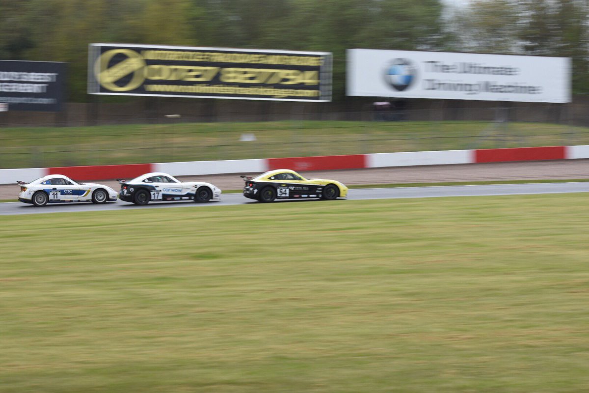 fisherphotos84's tweet photo. The battle for 1st place @GinettaCars #dpcommsbox. @DoningtonParkUK https://t.co/tl3ZQcFHdM