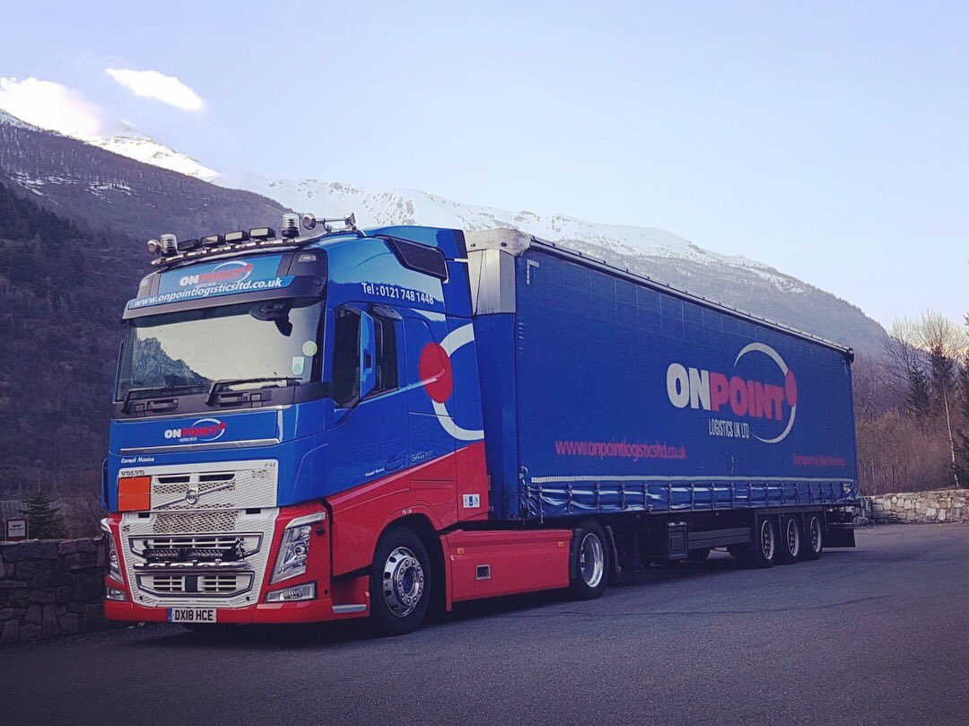 onpointlogltd's tweet photo. Onpoint Mega Euro curtain trailers internal height 3 meters with sliding roofs XL standard for full load security rear loading ramps for any trolleys or flight cases please call for for a quote #onpointlogistics #megatrailers #expo #eventlogistics #slidingroof https://t.co/5n07Sjvo2o