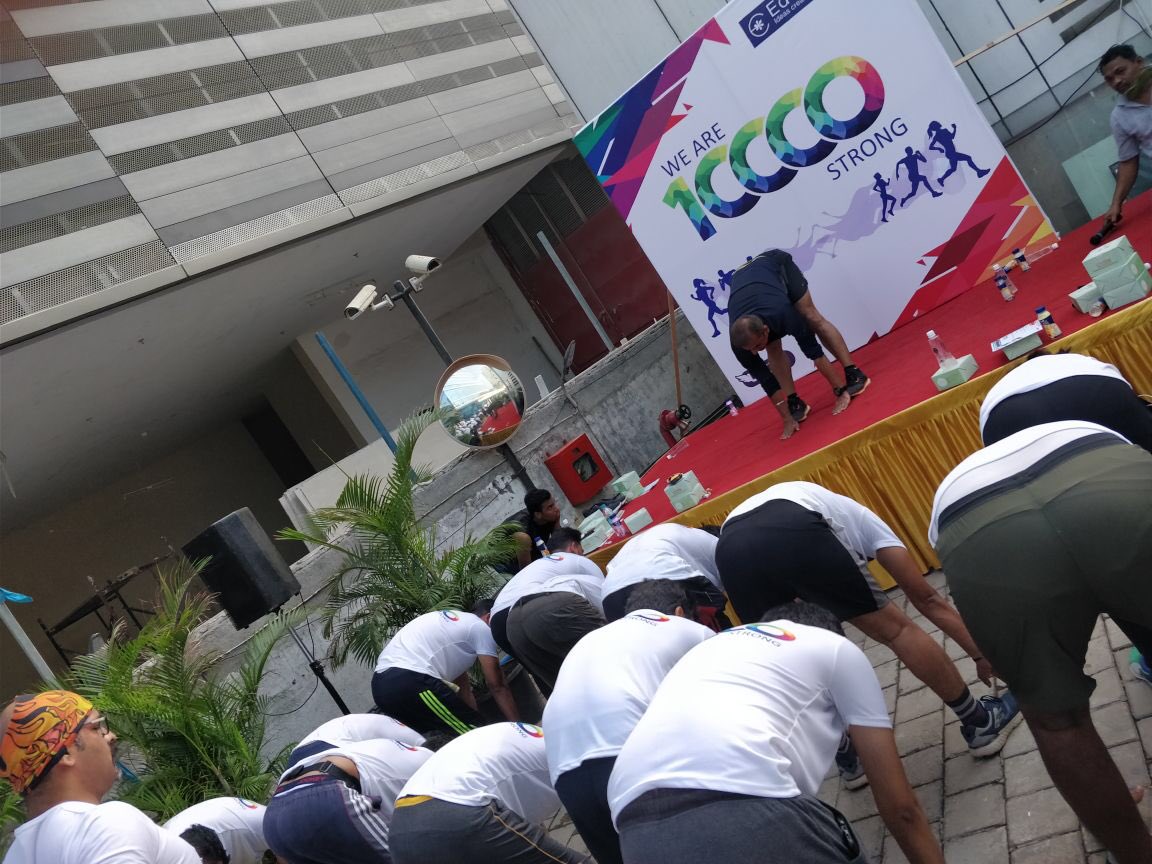 EdelweissFin's tweet photo. 800 employees and their families joined @RasheshShah, Chairman &amp; CEO - Edelweiss Group, to celebrate the fact that we are 10,000 strong.  
The 10 km run began with @RajXSI warm up session at Edelweiss House. What a great start to the weekend! https://t.co/RQPQrxgscF
