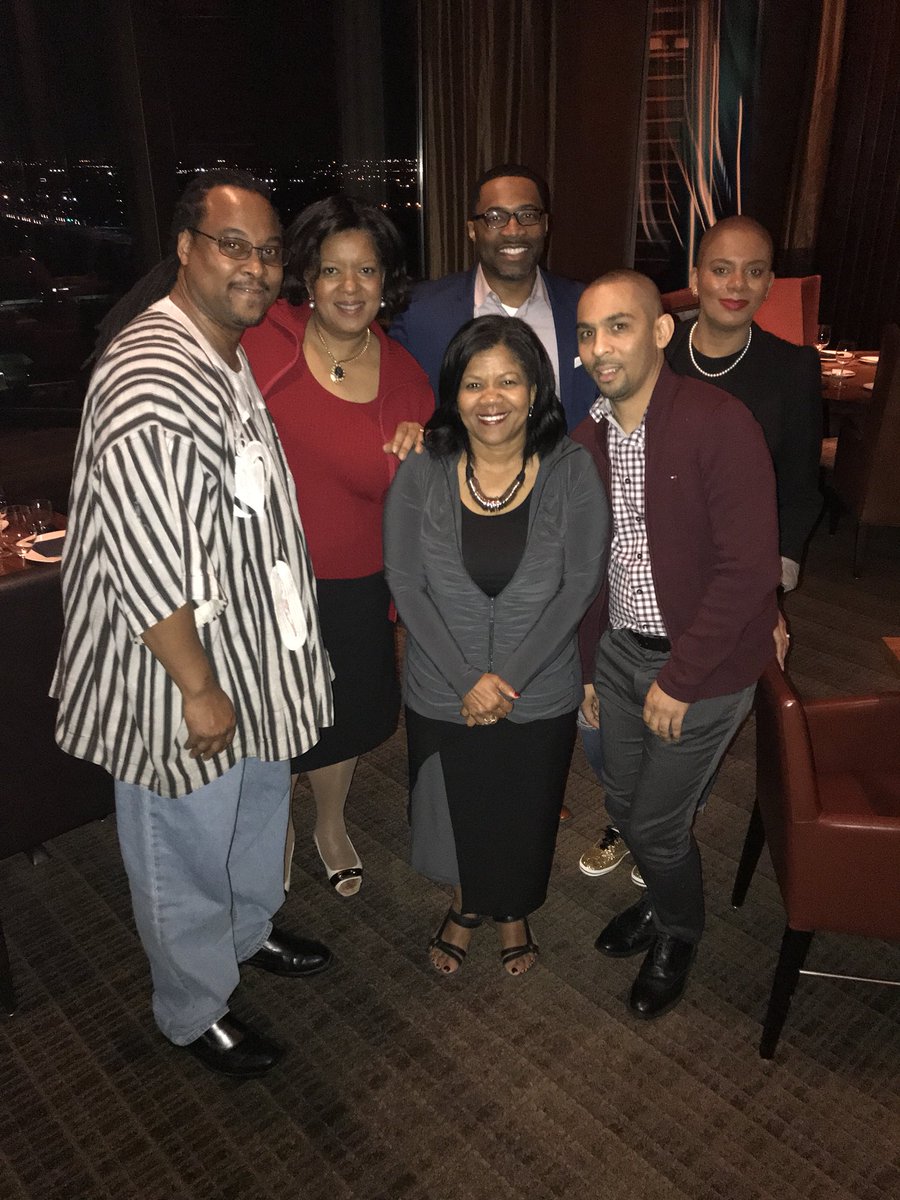 ProfessorDJW's tweet photo. About last night. One of the best things about #AACC2018 is reconnecting with colleagues. https://t.co/f48YvU9b6B