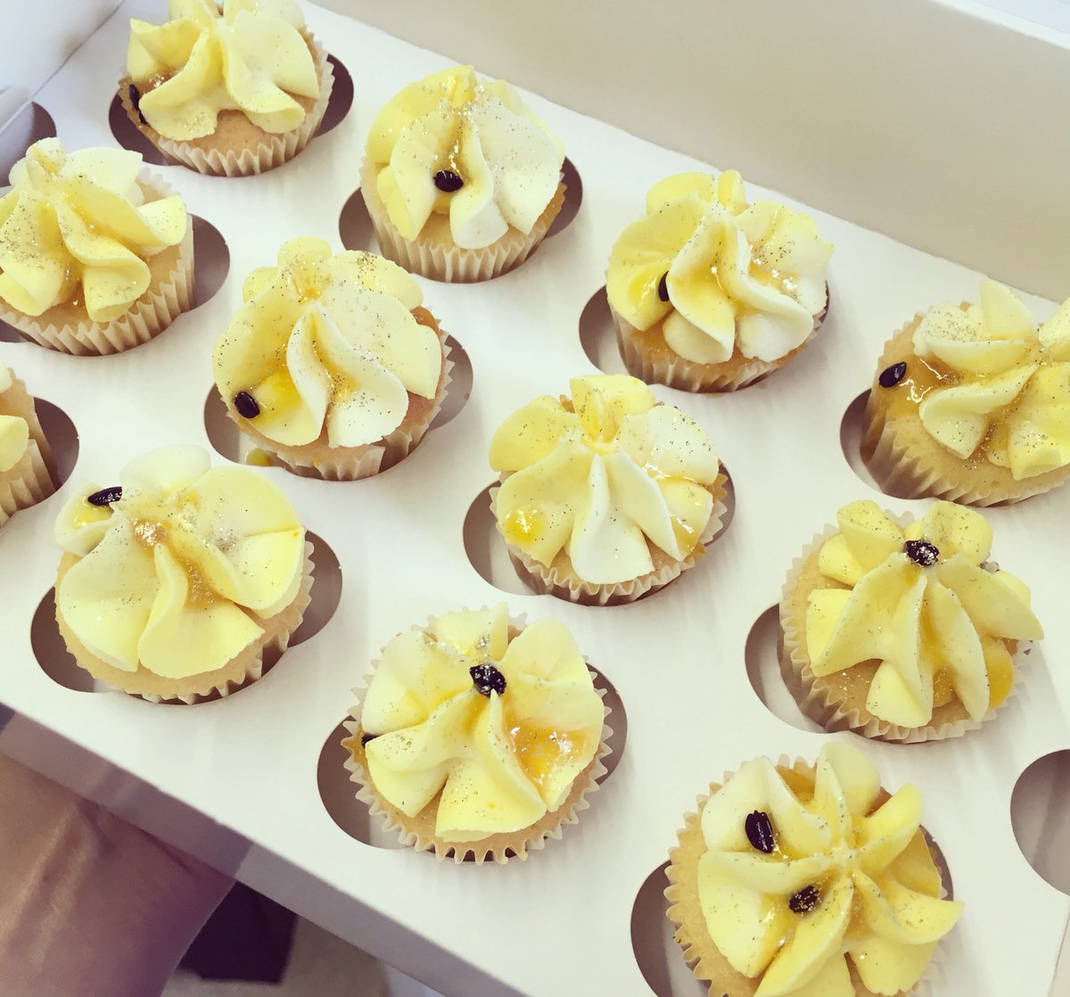 Adorable white chocolate &amp; passion fruit minis 🙊😍✨