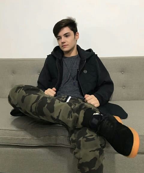 RezenAndLoop's tweet image. O que faltava em mim vocês completaram facilmente ♡ 

° @rezende_evil ° 
• @loopbr_ •