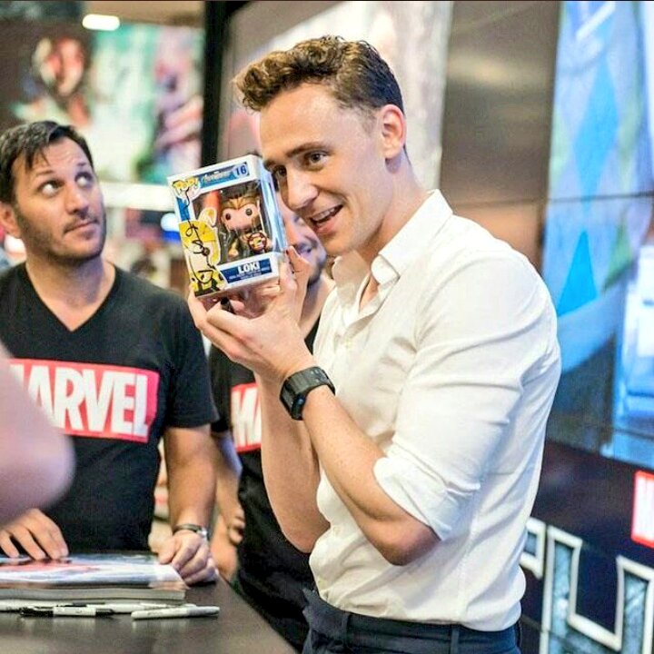 bestoftwh's tweet image. my favorite fanboy.💚
Credit @hiddlescavill 
#TomHiddelston #Loki #marvel