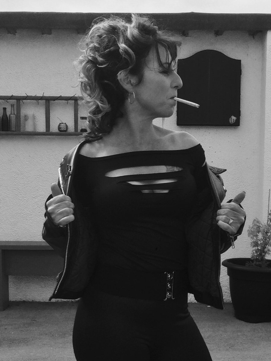 S4nd1es's tweet photo. #grease #bettershapeup #tellmeaboutitstud https://t.co/DjWA37bvW3