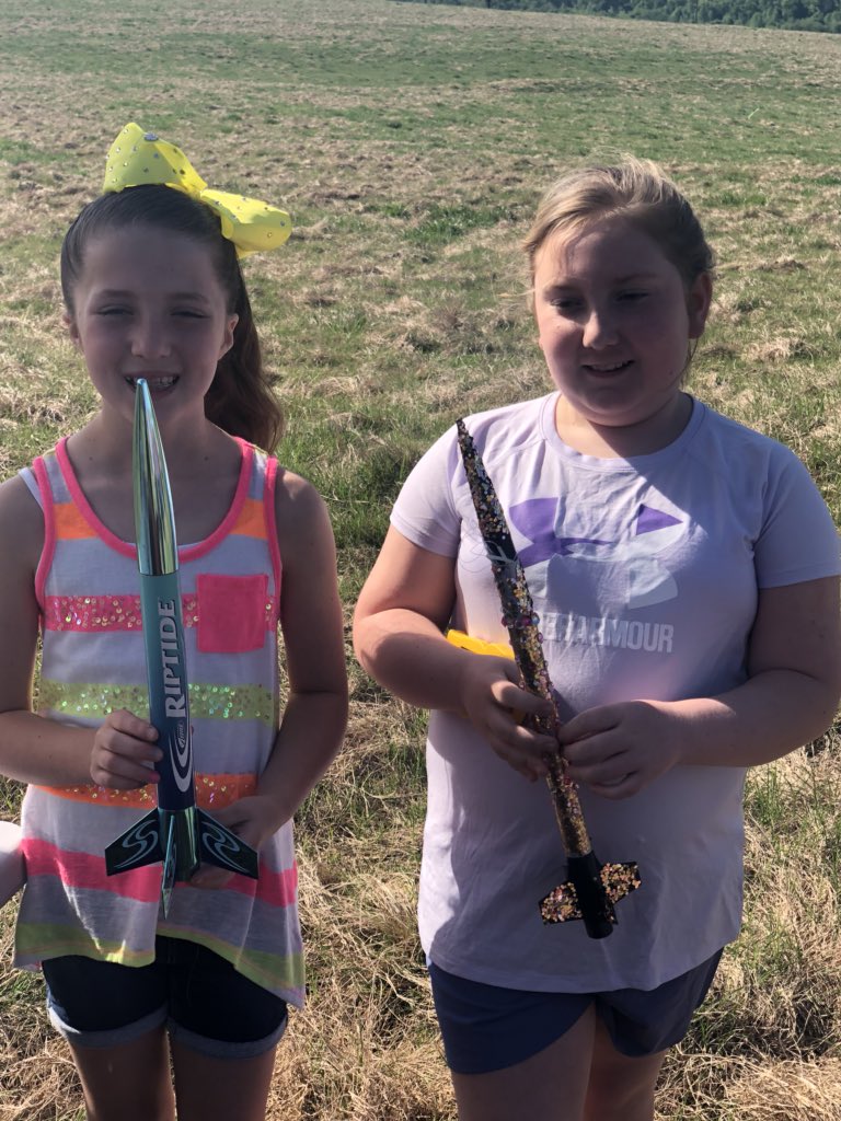 MrsTraceyKing1's tweet photo. Having a BLAST at South Hart Rocket Challenge! #OneHartBeat #MrsTraceyKing1 https://t.co/7v45WGtE97