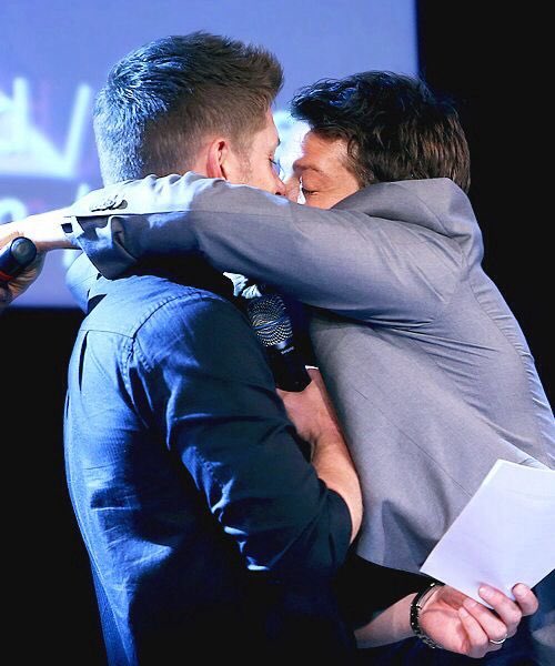 bestofjackles's tweet photo. 💙💚 https://t.co/FxoEv0ExP8