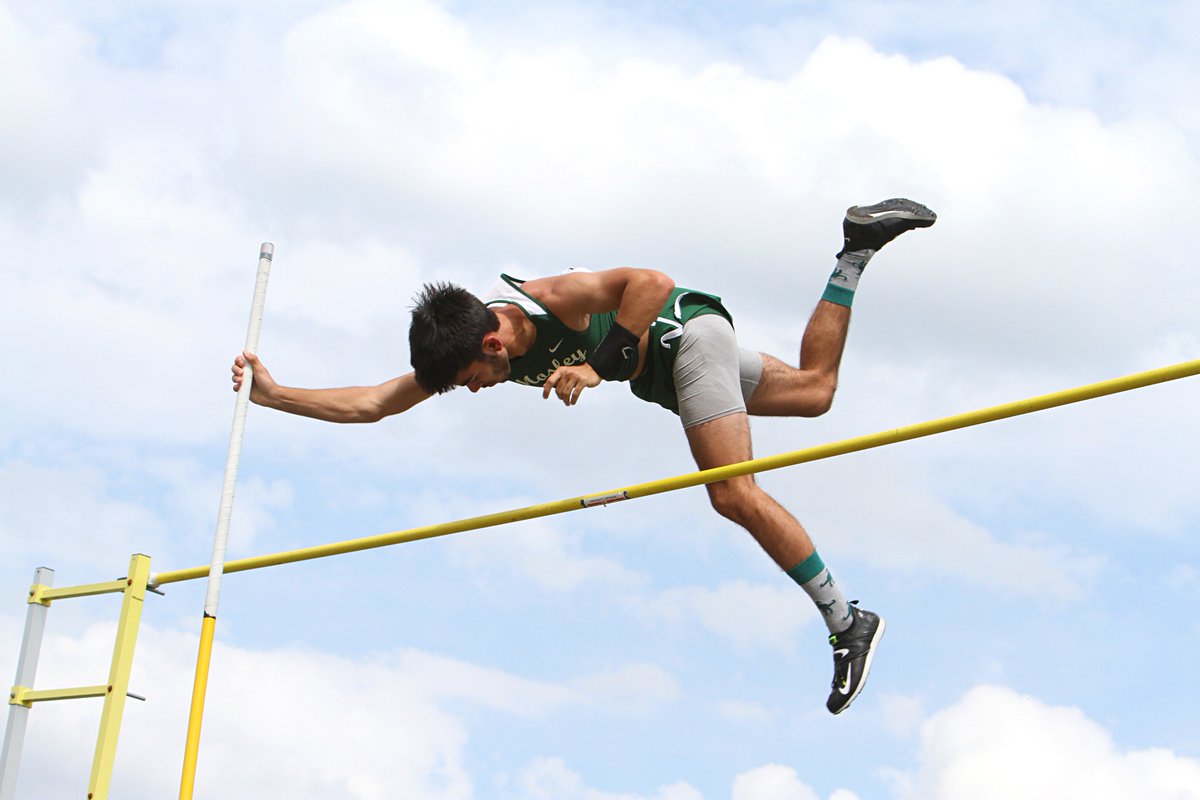 MosleyTrack's tweet photo. Wow! @AidanMFerry vaults his way into the 3A State Championship!  Congratulations Aidan! 🏆🐬 #FinFast https://t.co/eonqqKdmRK