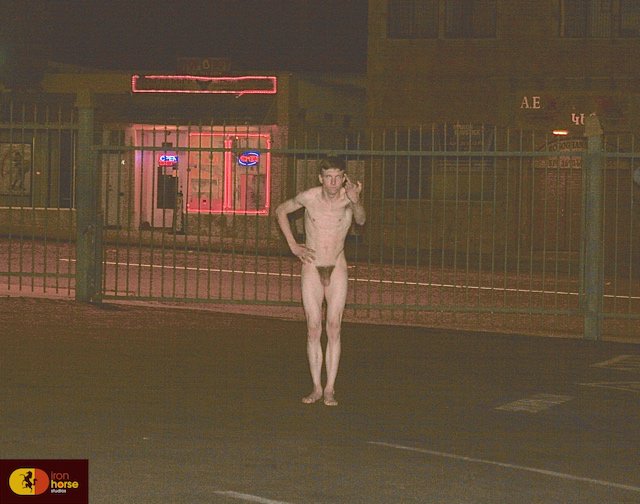 MaxwellHart3's tweet photo. @IronHorseDisXXX #pornpictures You guys think it was cold? Hell yea, it was cold! #Nude #malenude #pornstar #Unshavenpubes #Bigdick https://t.co/KvKLdIjJaw