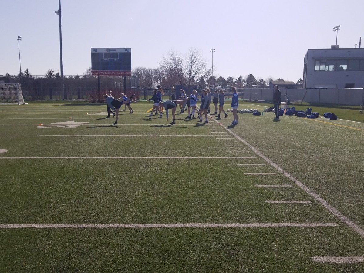 MNHSgirlssoccer's tweet photo. What do u do on a nice Saturday morning....u get a nice short practice in #sunshine #beautifulout https://t.co/HNYI2mViMa