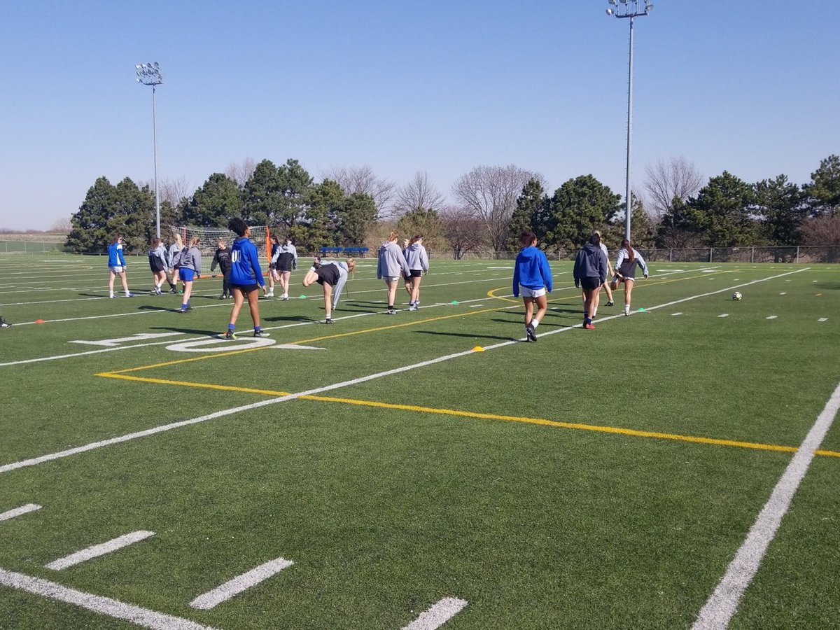 MNHSgirlssoccer's tweet photo. What do u do on a nice Saturday morning....u get a nice short practice in #sunshine #beautifulout https://t.co/HNYI2mViMa