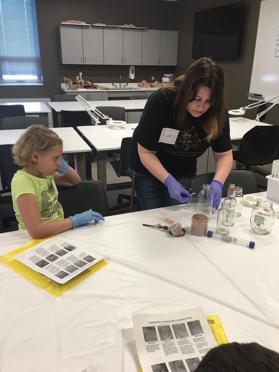 ESU4n6science's tweet photo. CSI 101 at ESU today! Our MSFS students are doing an enrichment camp for local 3rd-8th graders. @ESU_LAS_DEAN https://t.co/Uy6IdyenU3