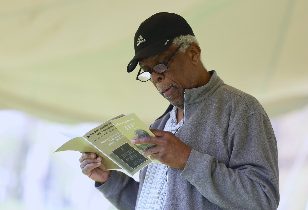 WashArchdiocese's tweet photo. Follow along this morning as we dedicate the memorial for the enslaved men and women buried at Mount Olivet Cemetery. #UnityinDialogue https://t.co/ZxMq2Re1V7
