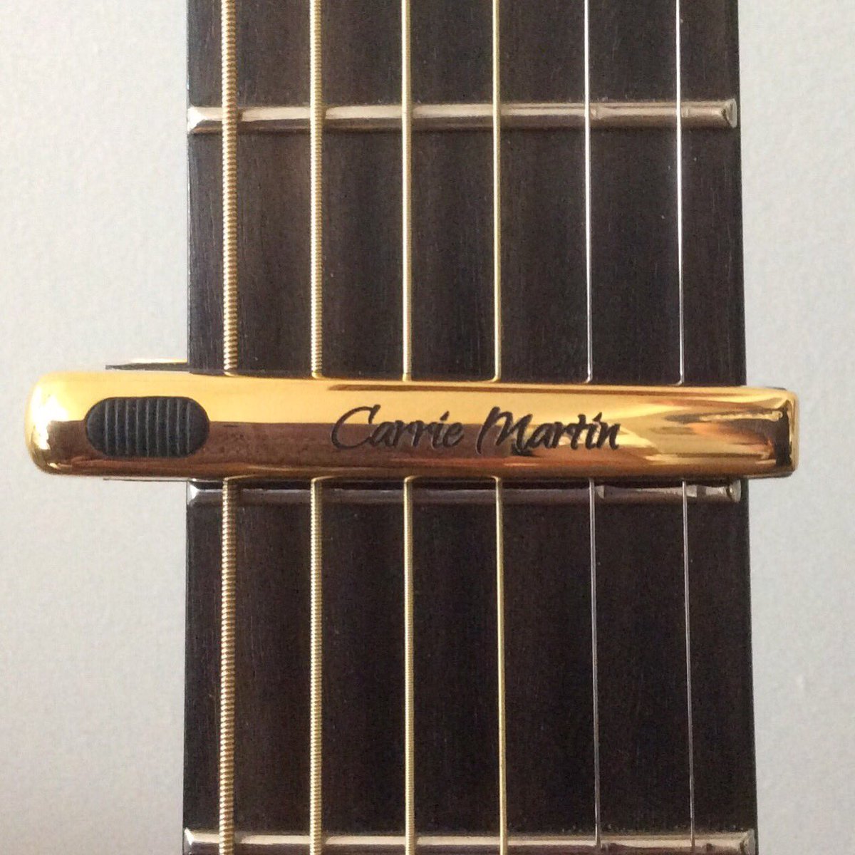 musicbyCarrieM's tweet photo. Love this #Performance2 capo engraved with my name ❤️thank you @G7thCapos blown away by #slimline #lightweight version #precise #staysintune #greatdesign
#guitarists #simplythebest #musicians #unbeatable #userfriendly @PhilWhiteradio @HullKRFM @hull_libraries https://t.co/HVCJ1hwllA