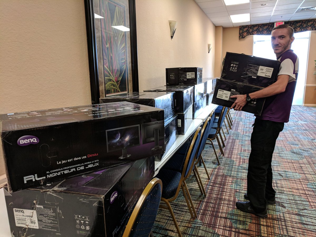 EON_gamingHD's tweet photo. Set ups are looking goooooood 😩👌
#OoO2 #SmashMeleeHD https://t.co/EKfkoasqlN