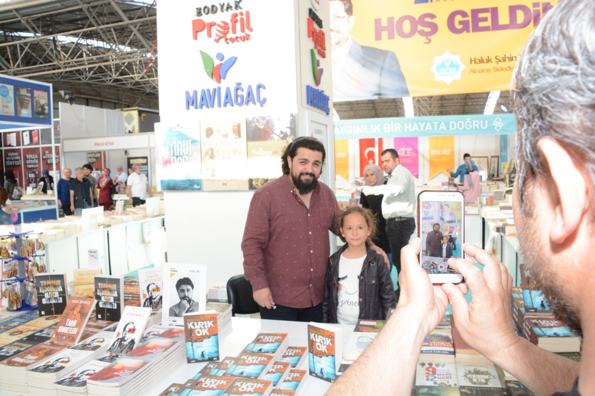 aksaraybel's tweet photo. 2. Kitap Günlerimiz kapsamında söyleşi ve imza töreni gerçekle��tiren yazarımız @UfukCengizUC 'e ve katılım sağlayan vatandaşlarımıza teşekkür ediyoruz.

#BiDünyaKitapAksarayda https://t.co/VxthYxr3xF