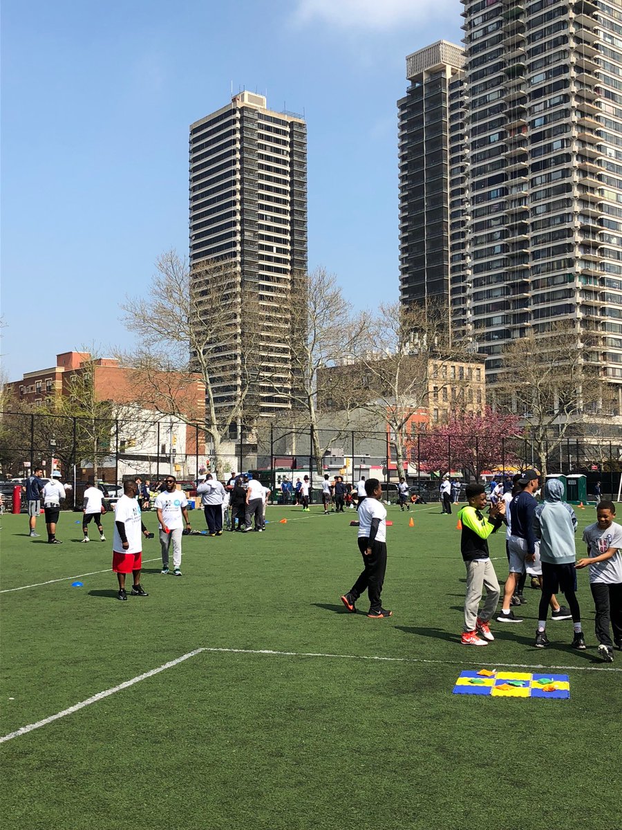 Beautiful Day In Harlem, NY. Nothing Like Giving Back To Our Youth! #protectourgame #ShowyourR #HarlemJets