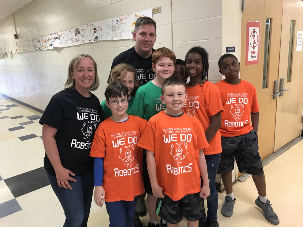 bdillon_hunter's tweet photo. Getting ready for the teamwork challenge!!! @HunterPrincipal #wonderwake #robowake #cyberkids https://t.co/lXiwMA2Gq6
